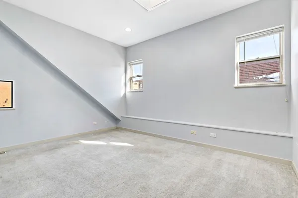 $4,850 | 2151 West Race Avenue, Chicago, IL 60612