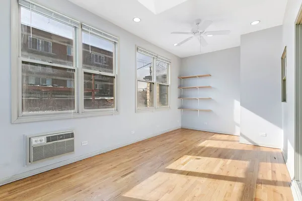 $4,850 | 2151 West Race Avenue, Chicago, IL 60612