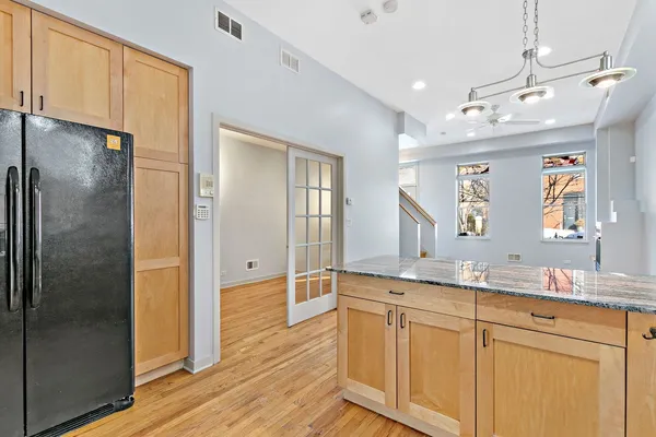 $4,850 | 2151 West Race Avenue, Chicago, IL 60612