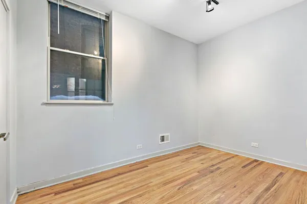$4,850 | 2151 West Race Avenue, Chicago, IL 60612