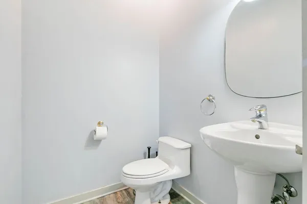 $4,850 | 2151 West Race Avenue, Chicago, IL 60612