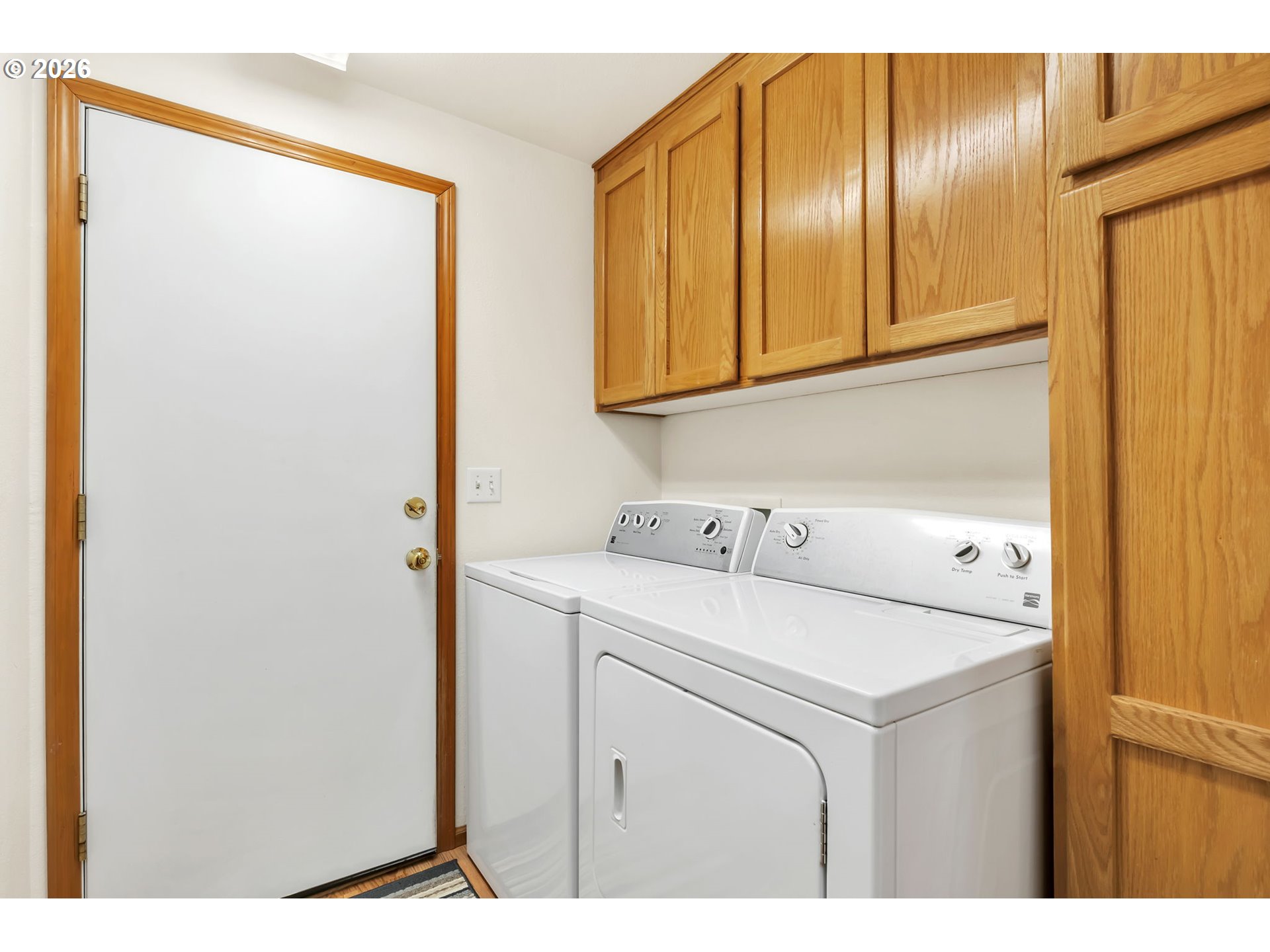 4471 Spring Meadow Avenue Eugene, OR 97404 - Photo 13 of 31 a utility room with dryer and washer
