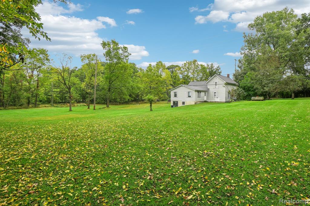 9551 Ellis Road Clarkston, MI 48348 - Photo 8 of 48
