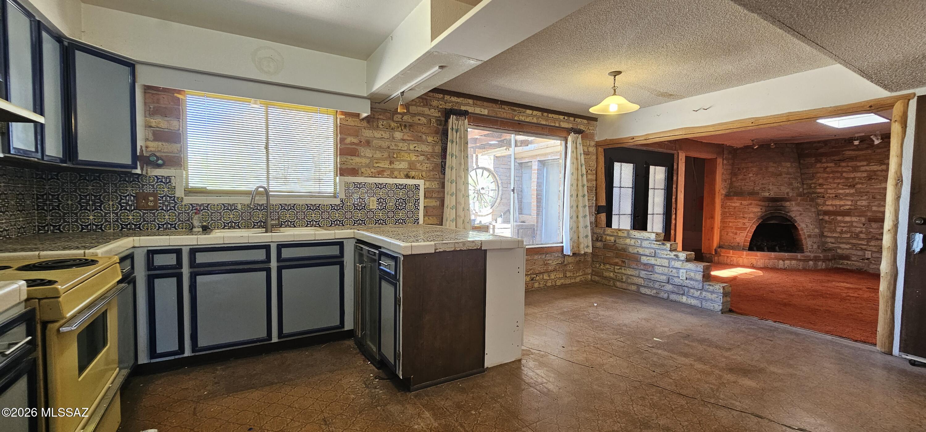 4441 North Sanders Road Tucson, AZ 85743 - Photo 7 of 40 Kitchen