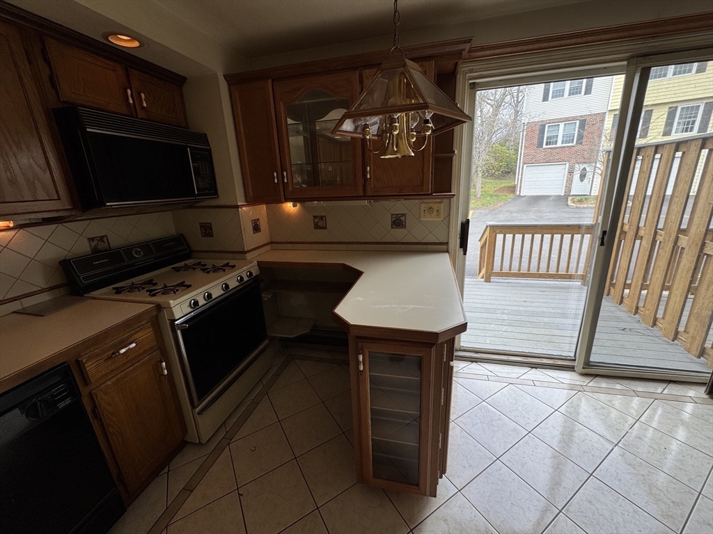 100 Roper Street, Unit D Lowell, MA 01852 - Photo 6 of 18