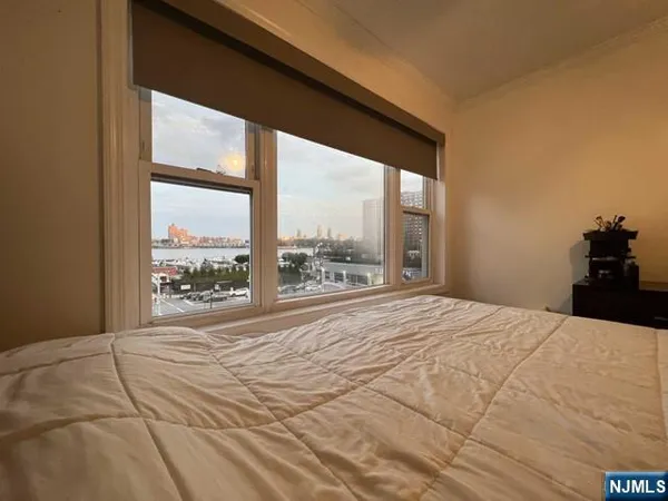 $3,000 | 11 Beverly Place, Edgewater, NJ 07020