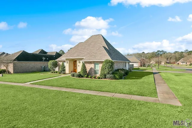 $290,000 | 34113 Spring Lake Drive, Walker, LA 70785