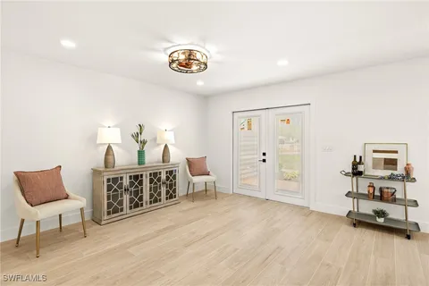 a view of a livingroom with furniture