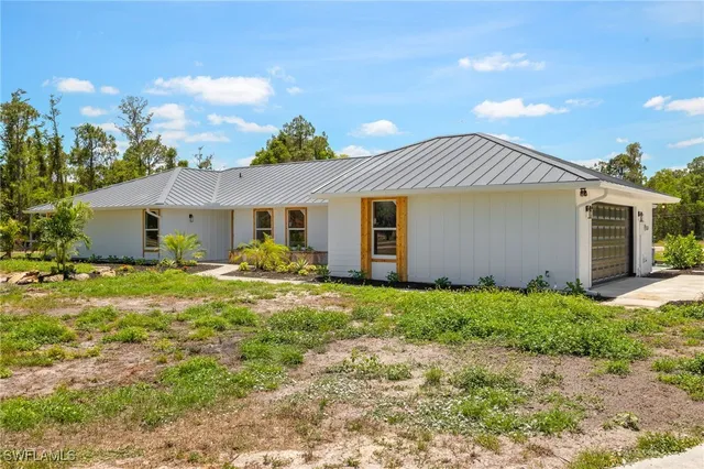 a view of a house with a backyard