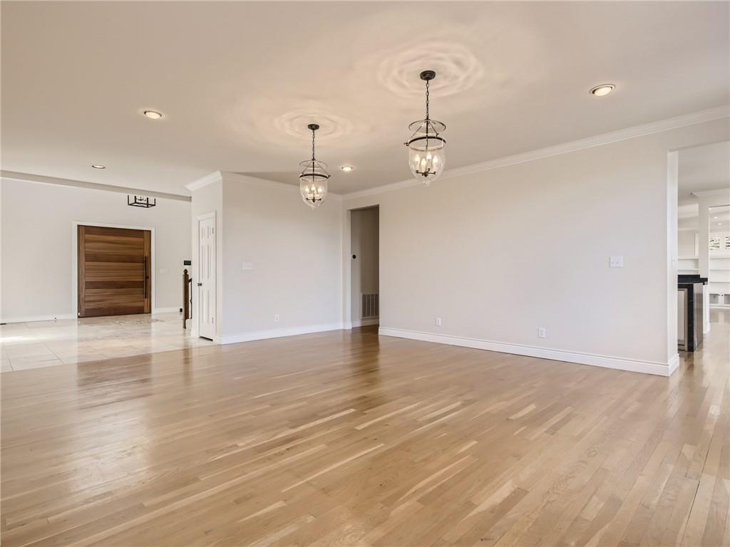 267 North Commons Ford Road Austin, TX 78733 - Photo 6 of 34