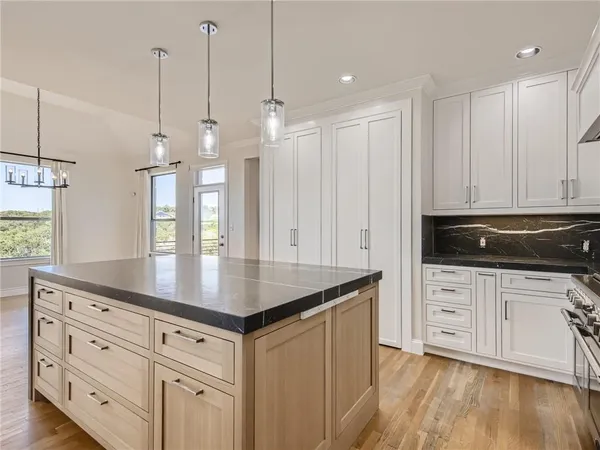 $8,000 | 267 North Commons Ford Road, Austin, TX 78733