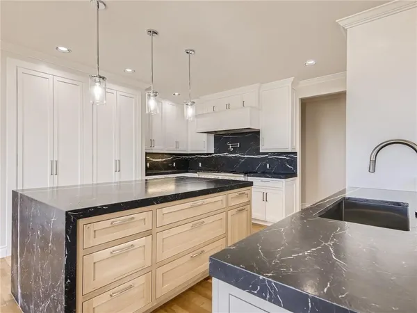 $8,000 | 267 North Commons Ford Road, Austin, TX 78733