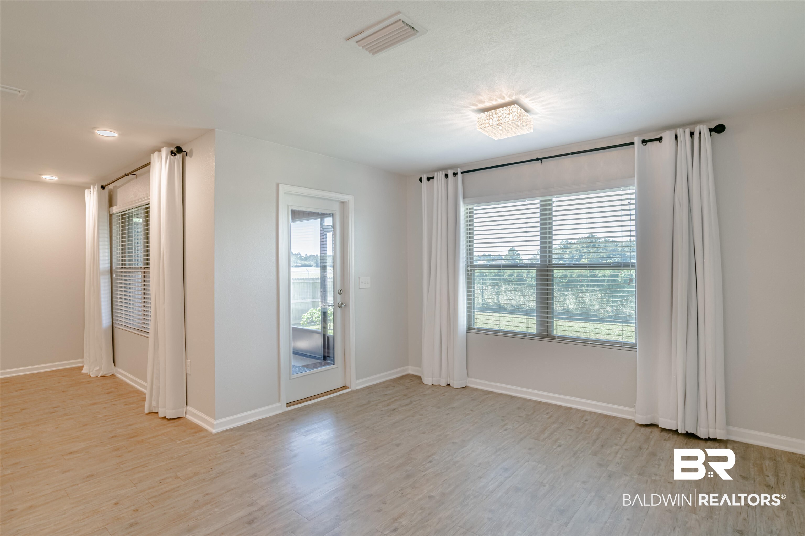 1664 Abbey Loop Foley, AL 36535 - Photo 10 of 31 Dining Area has Access to