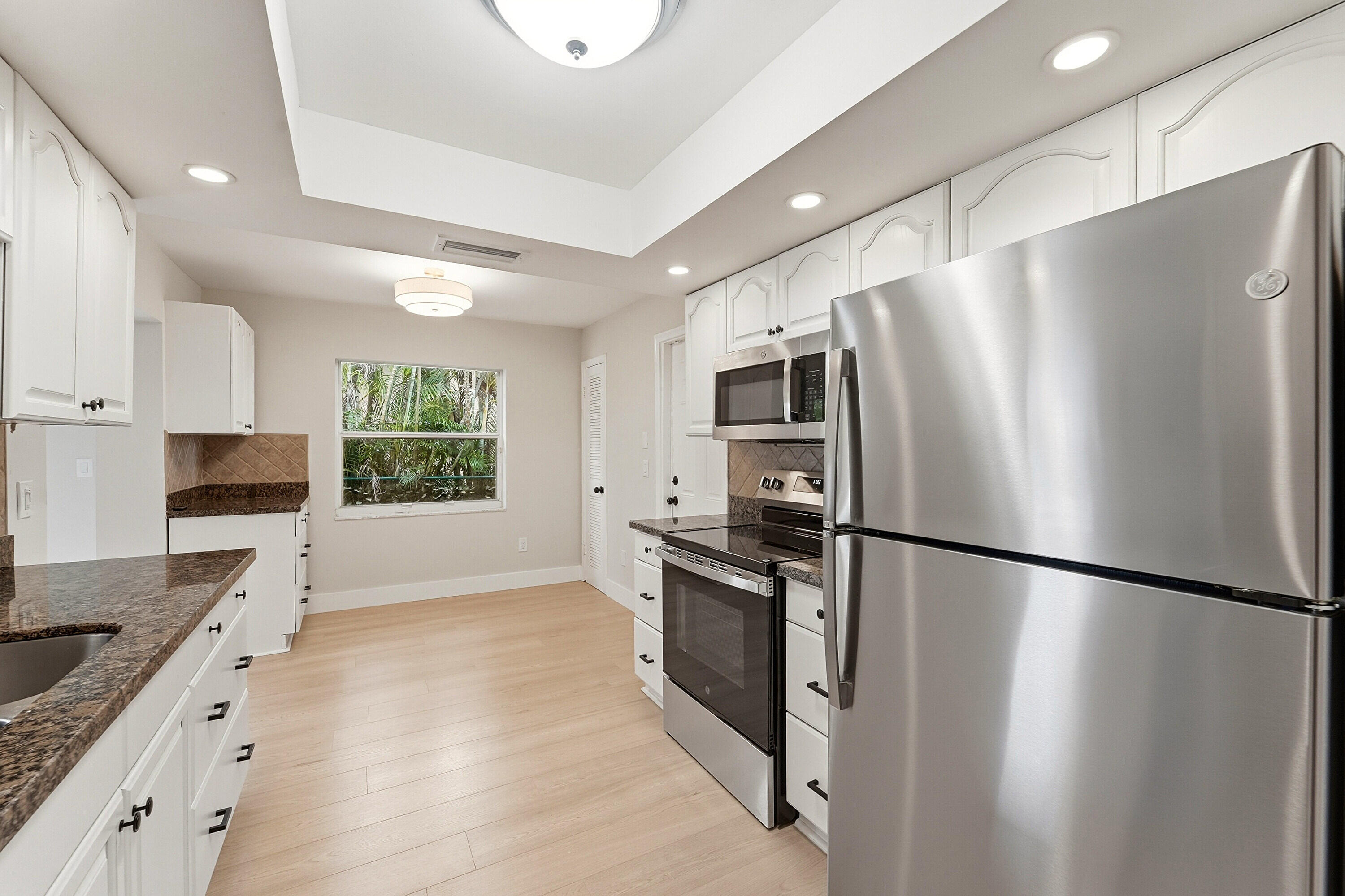 22267 Southwest 57th Avenue Boca Raton, FL 33428 - Photo 9 of 49 12_kitchen