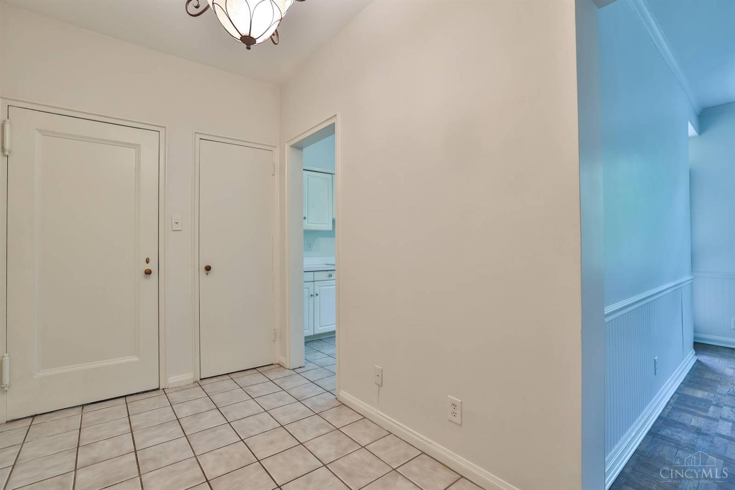 2372 Madison Road, Unit W1D Cincinnati, OH 45208 - Photo 4 of 30 Gallery Image 4