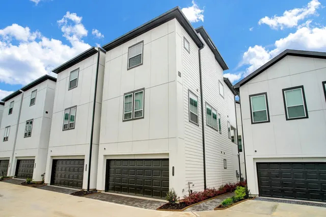 $418,900 | 2804 Grand Fountains Drive, Unit C, Houston, TX 77054