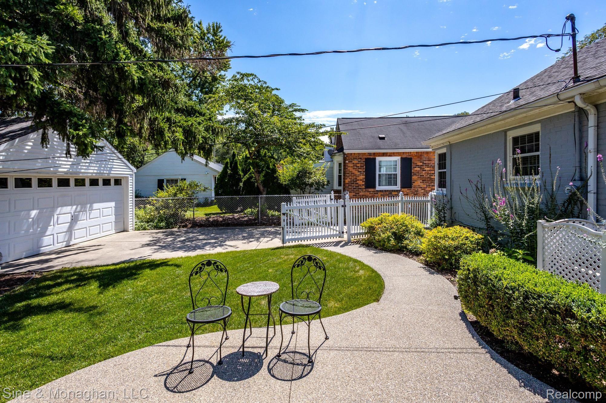 834 Rivard Boulevard Grosse Pointe, MI 48230 - Photo 33 of 48 834 Rivard S042.jpg