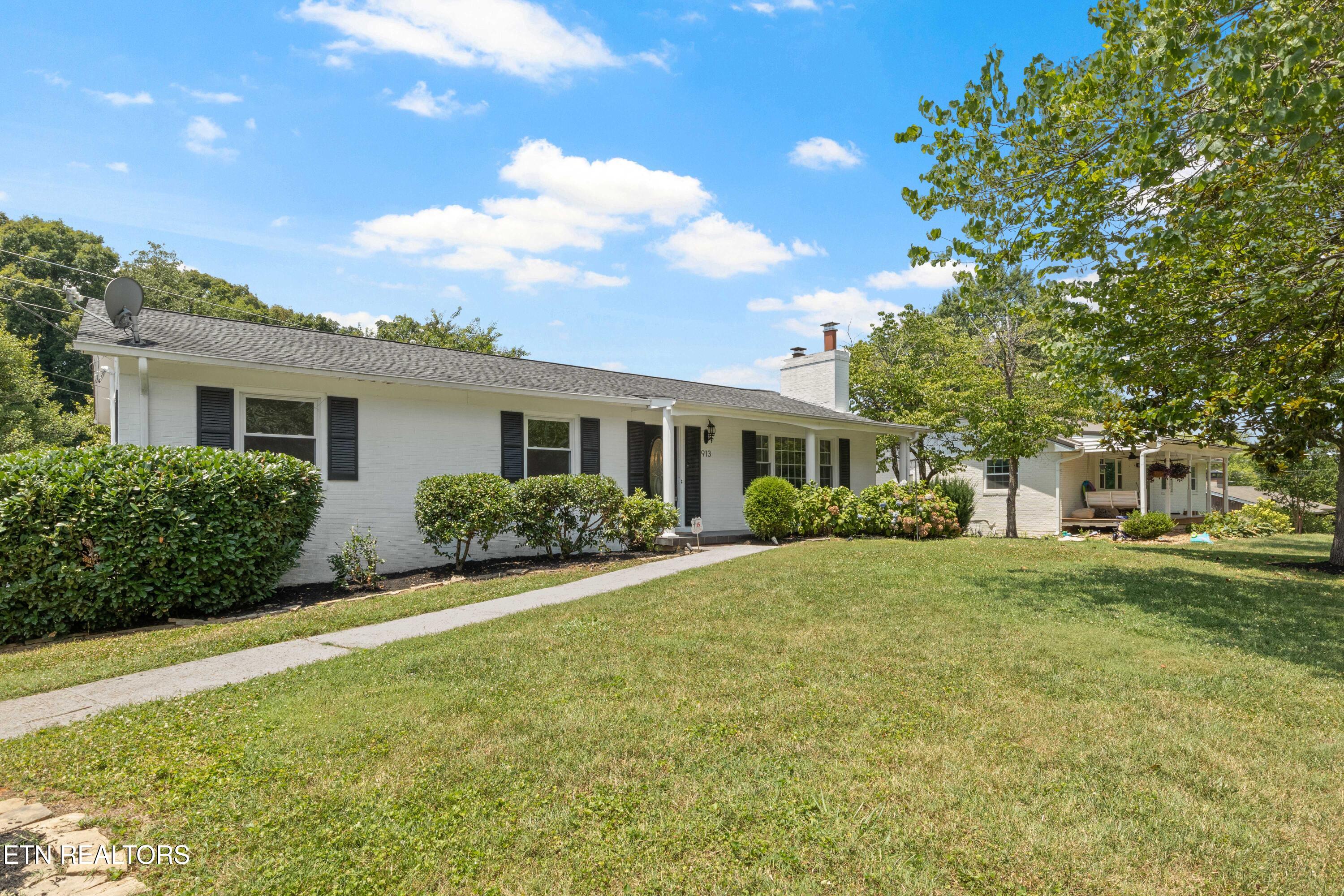 913 Green Hills Rd Southwest