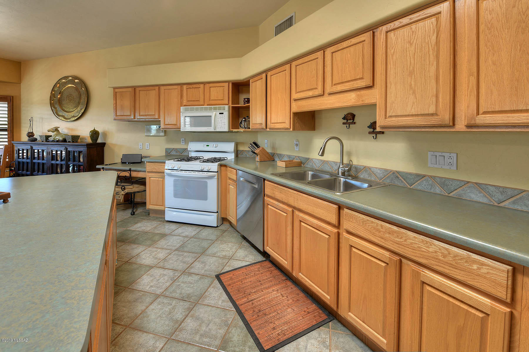 4814 North Castle Ridge Road Tucson, AZ 85749 - Photo 15 of 32