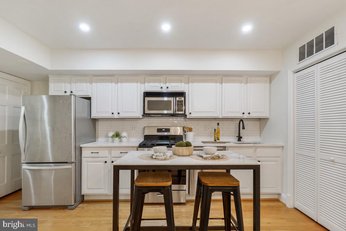415 17th Street Southeast Washington, DC 20003 - Photo 9 of 38 Gallery Image 9