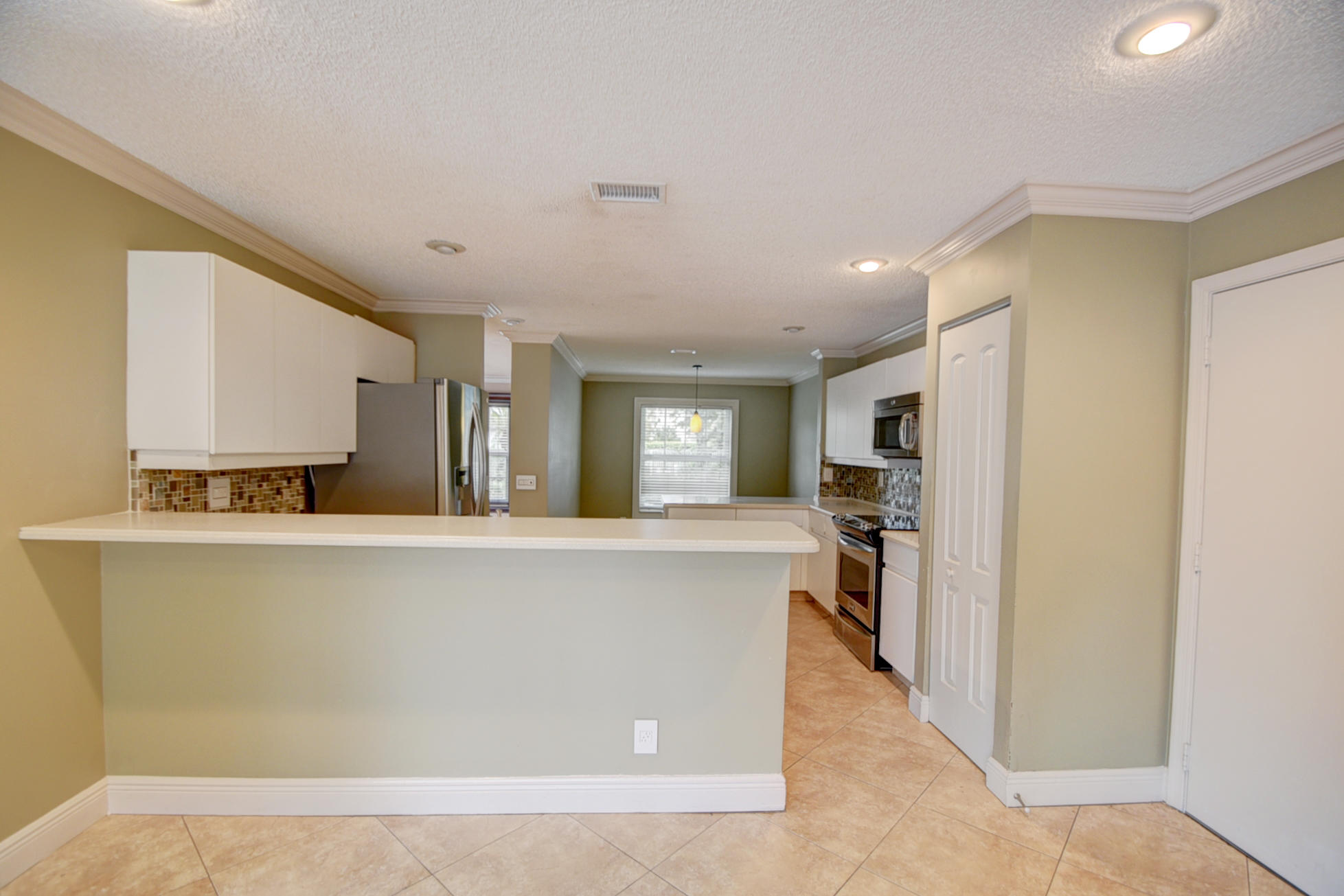 10771 Bexley Boulevard Boca Raton, FL 33428 - Photo 9 of 37 DSC_0546_47_48_49_50
