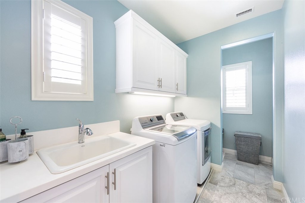 292 Barnes Road Tustin, CA 92782 - Photo 18 of 35