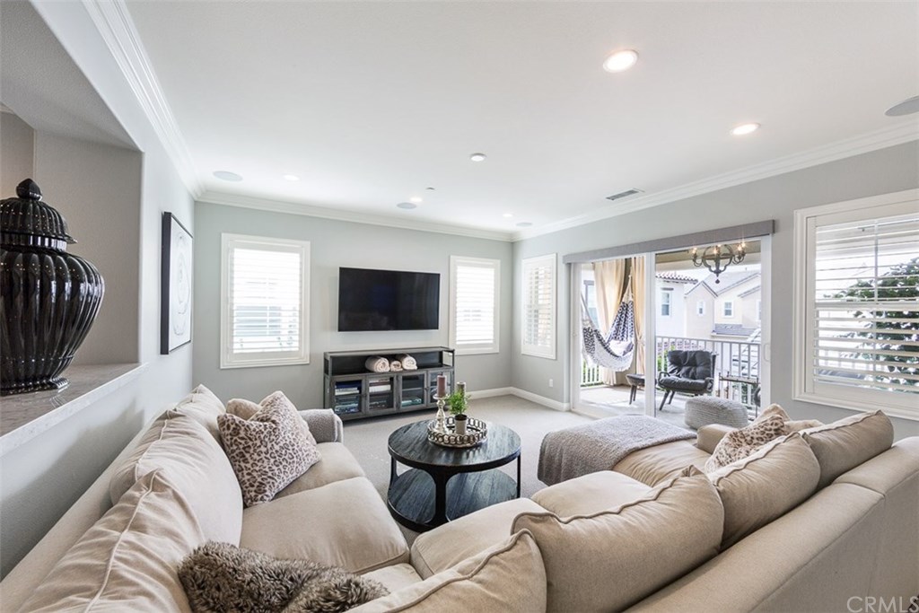 292 Barnes Road Tustin, CA 92782 - Photo 10 of 35