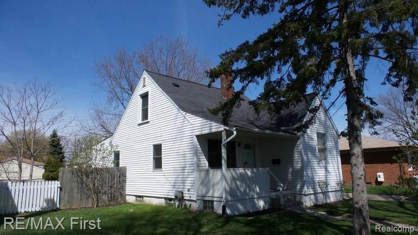 23825 Rausch Avenue Eastpointe, MI 48021 - Photo 2 of 26 20160418_194003.jpg