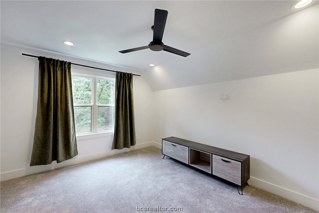 1629 Sawmill Road Franklin, TX 77856 - Photo 30 of 47 a room with a window