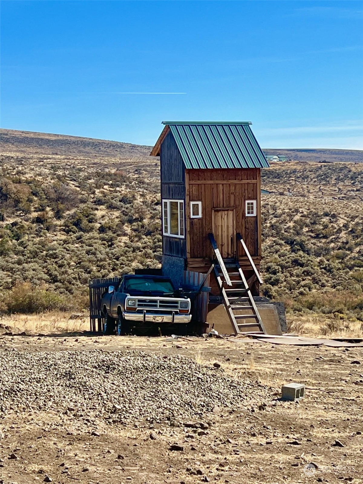 571 Trail Creek Road Ellensburg, WA 98926 - Photo 7 of 9 a view of roof