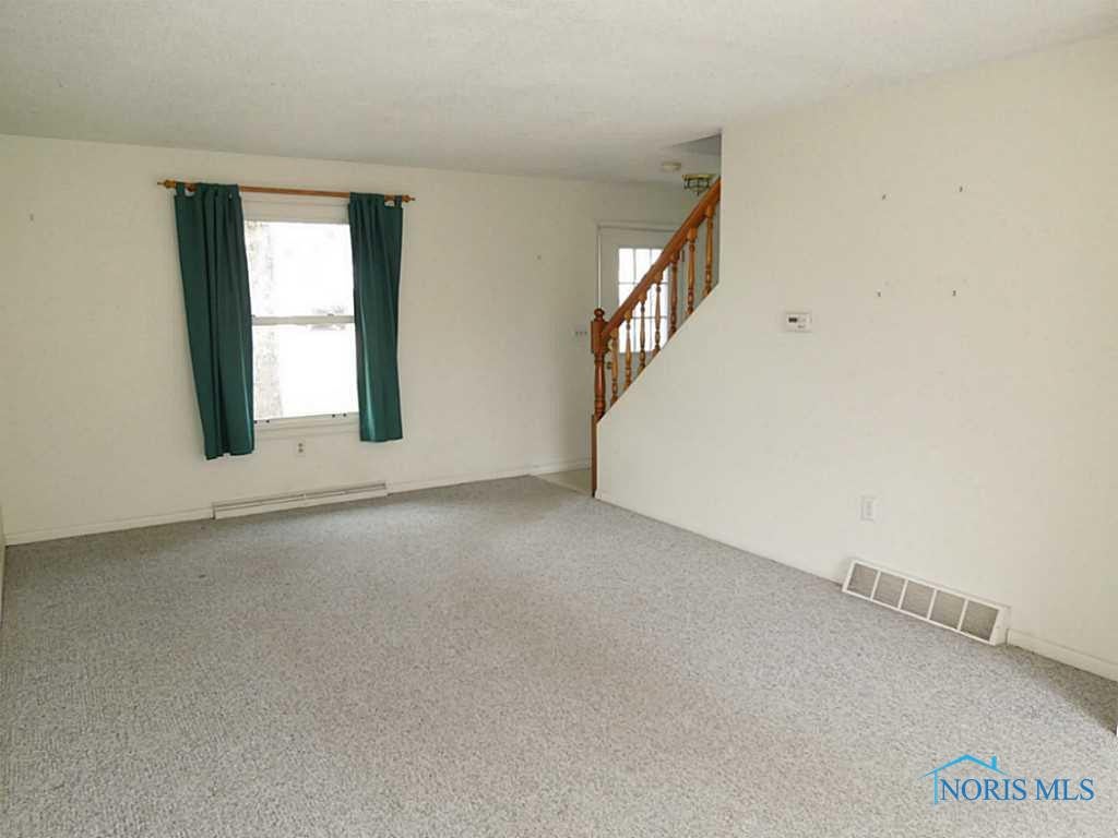 2717 Elmridge Road Toledo, OH 43613 - Photo 2 of 20 Living Room.