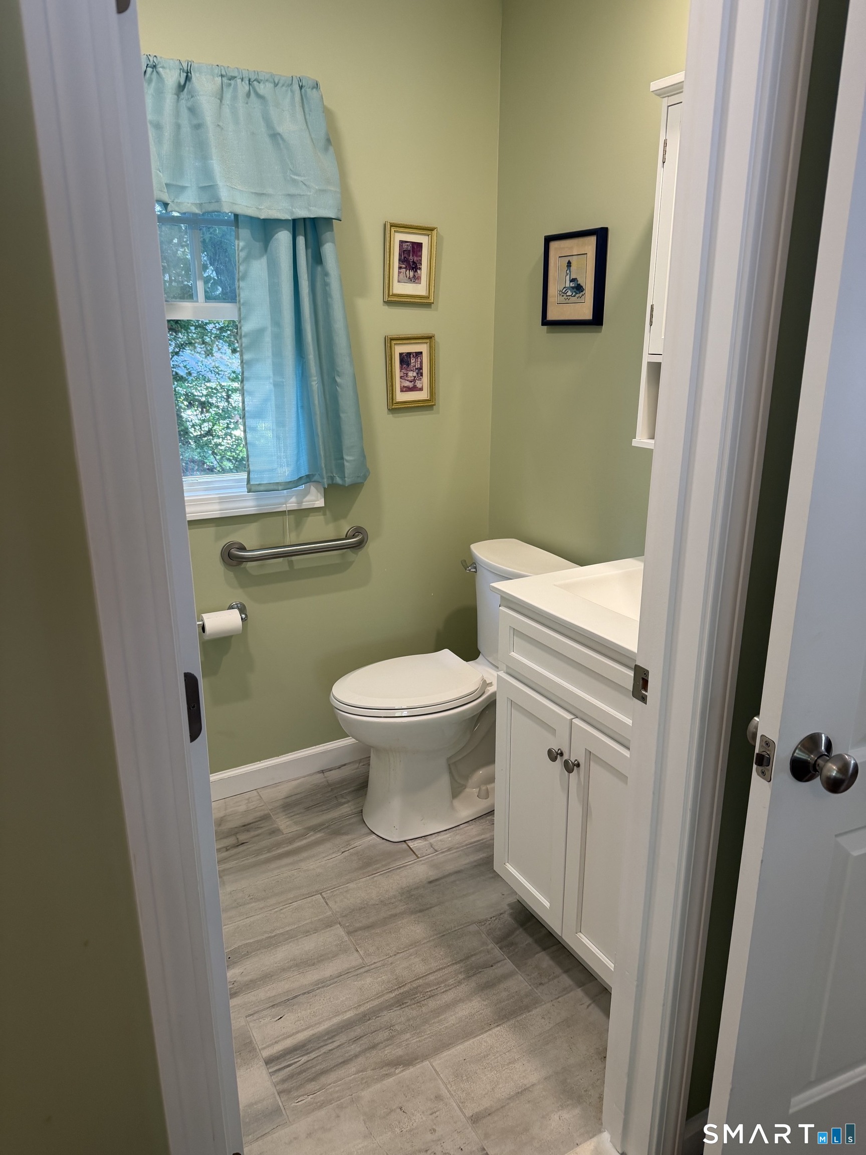 1023 Boston Post Road Madison, CT 06443 - Photo 10 of 37