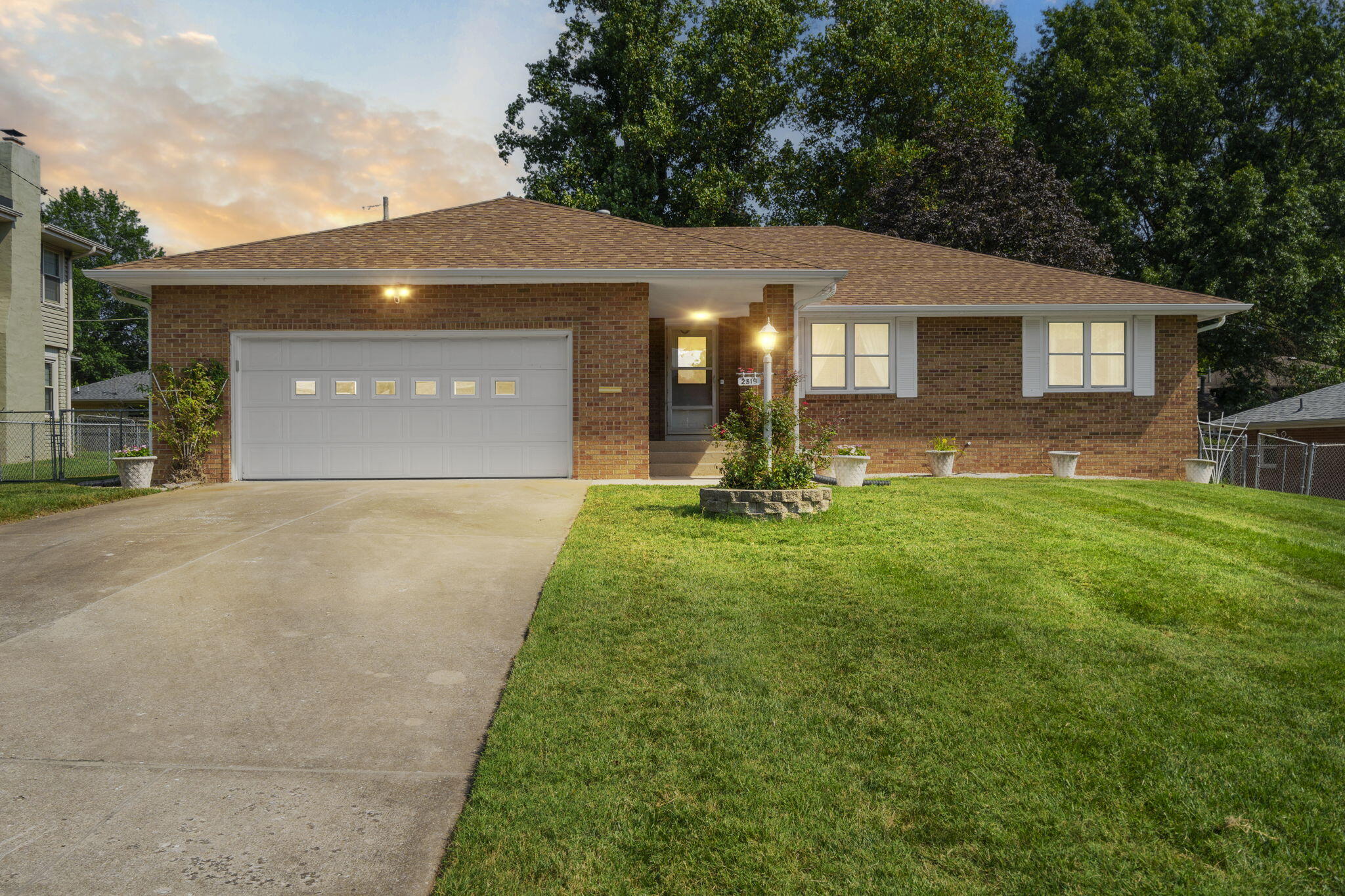 2319 East Raynell Street Springfield, MO 65804 - Photo 1 of 1 1-web-or-mls-DSC02322-2a