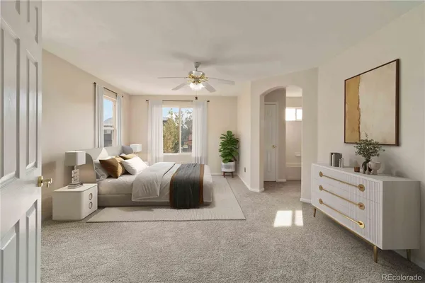 a view of empty room with a ceiling fan