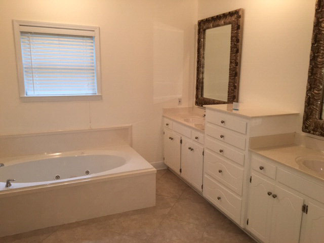 8894 Lake View Drive Fairhope, AL 36532 - Photo 10 of 11 Bath