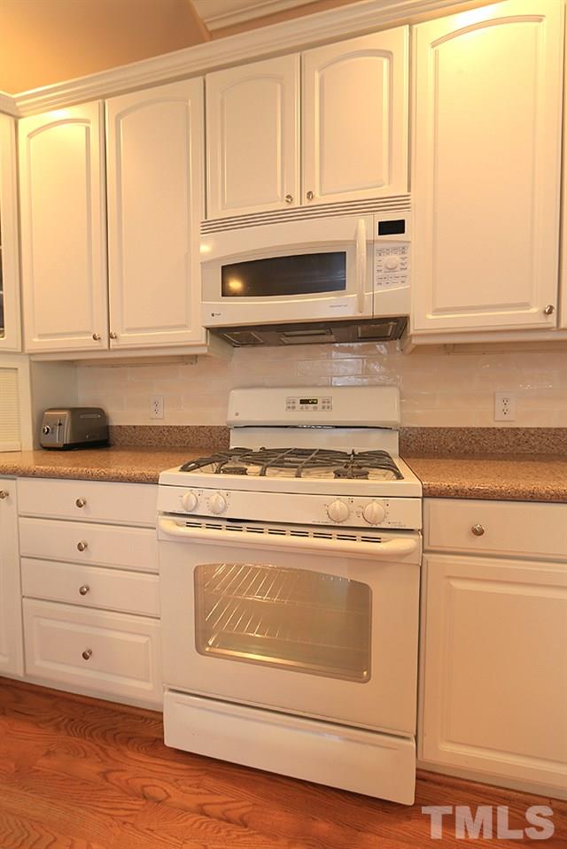 5800 Valley Mist Court Raleigh, NC 27613 - Photo 15 of 30 Ceramic backsplash solid surface counter