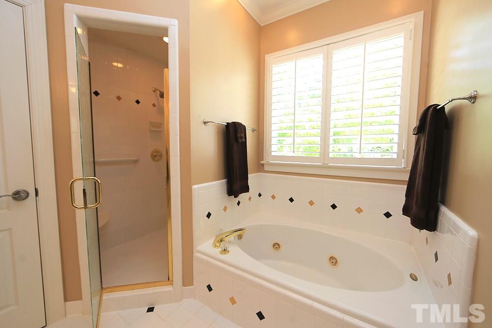 5800 Valley Mist Court Raleigh, NC 27613 - Photo 21 of 30 Separate shower, Linen closet