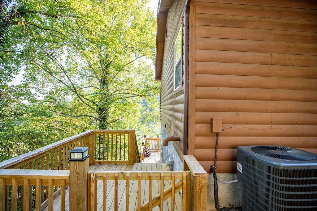 579 Hideaway Ridge Circle Sevierville, TN 37862 - Photo 3 of 36 Gallery Image 3