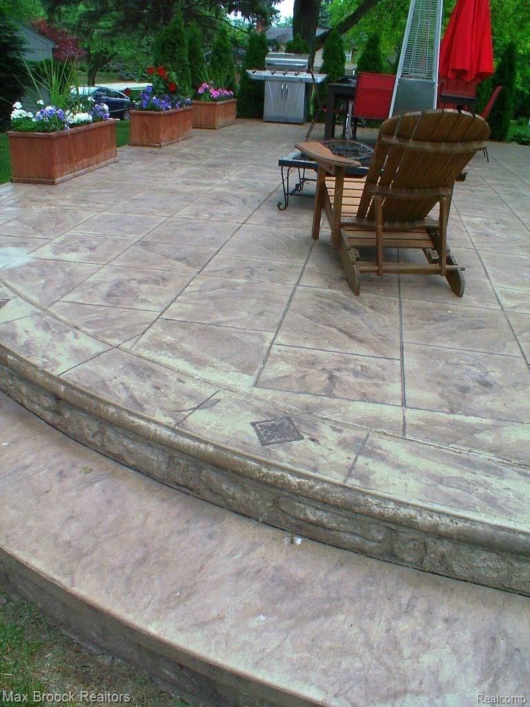 889 Spartan Drive Rochester, MI 48309 - Photo 10 of 38 Patio detail.jpg