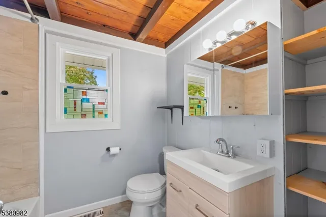 $369,987 | 4 Mohawk Road, Hopatcong, NJ 07821