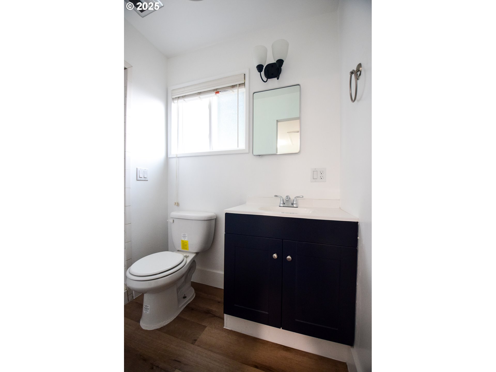1390 George Street Woodburn, OR 97071 - Photo 11 of 22 Bathroom