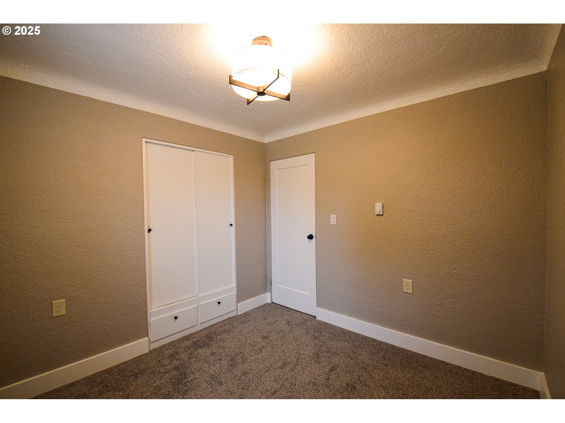 1390 George Street Woodburn, OR 97071 - Photo 18 of 22 Bedroom