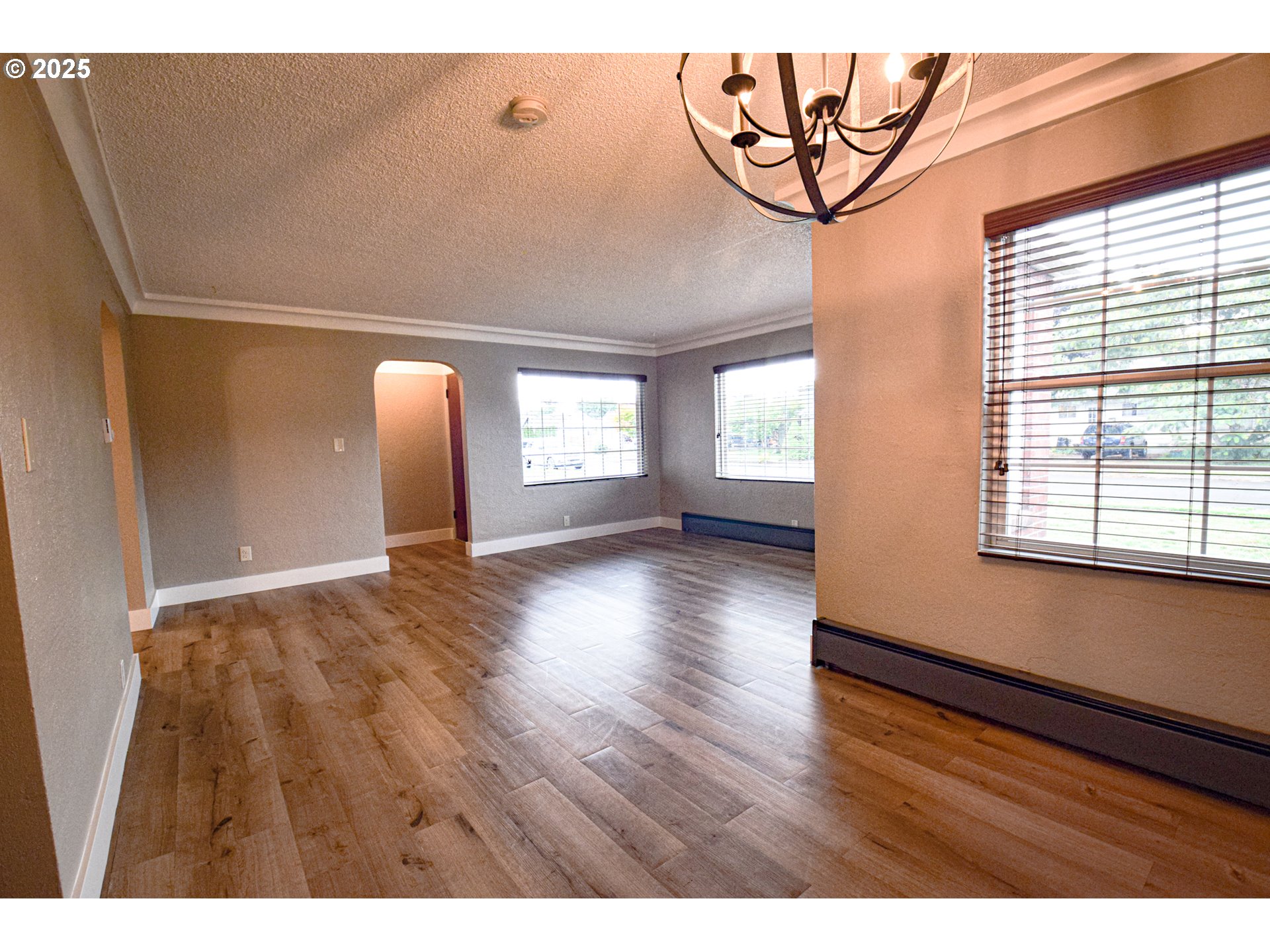 1390 George Street Woodburn, OR 97071 - Photo 3 of 22 Living Room/Dining Room