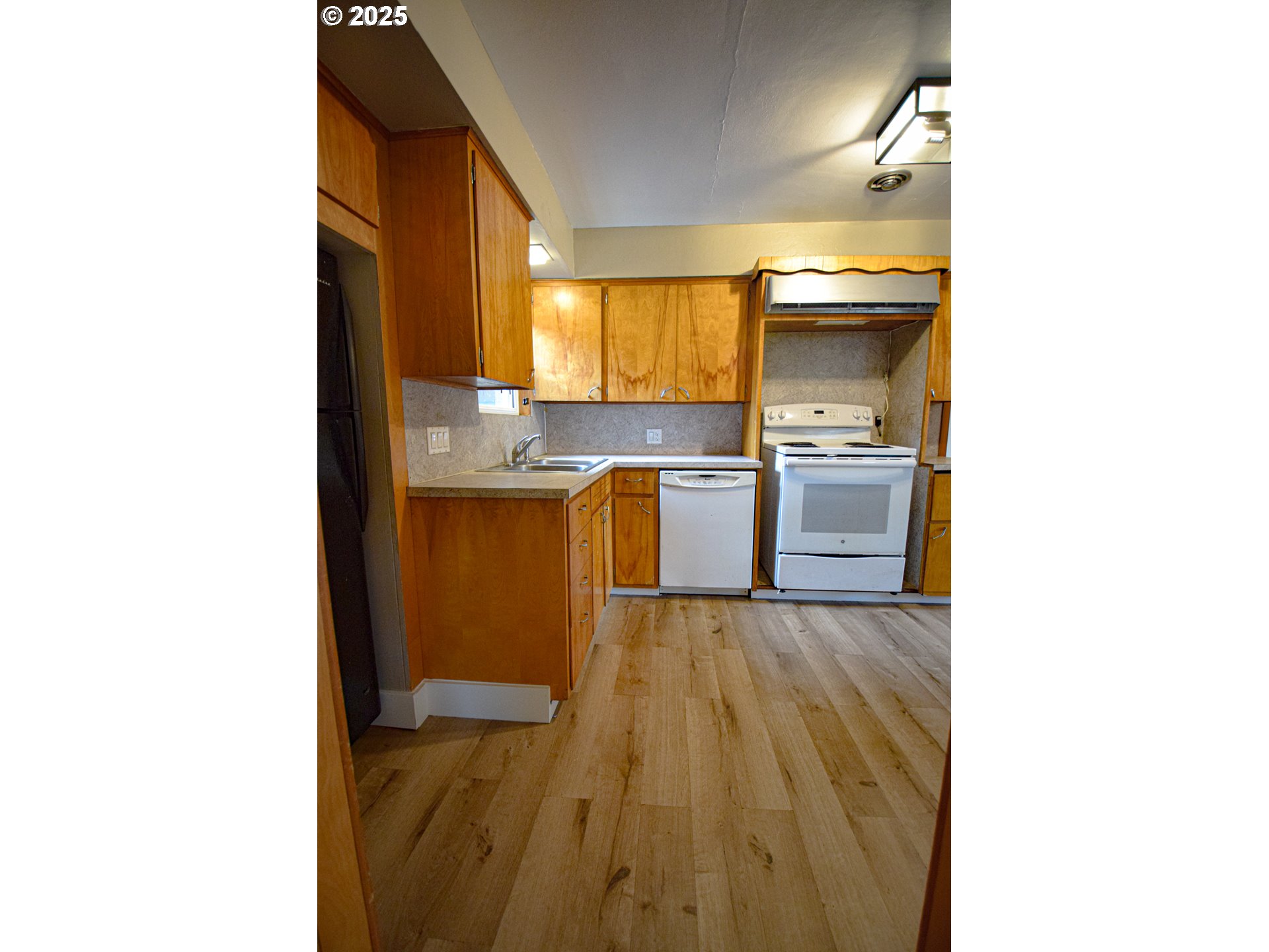 1390 George Street Woodburn, OR 97071 - Photo 6 of 22 Gallery Image 6