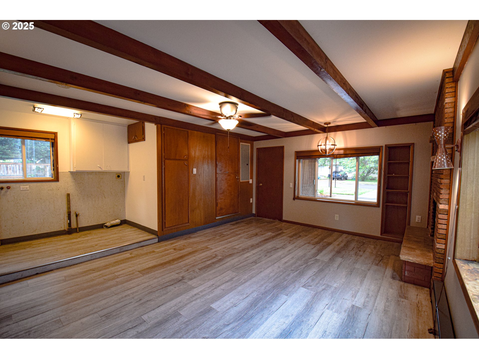 1390 George Street Woodburn, OR 97071 - Photo 7 of 22 Family Room