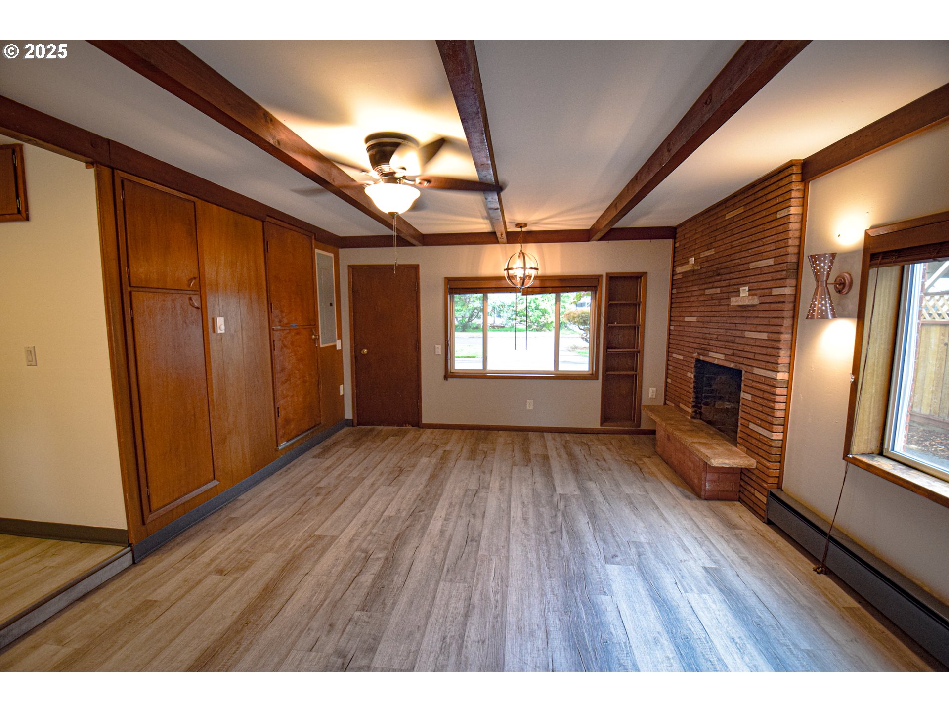 1390 George Street Woodburn, OR 97071 - Photo 8 of 22 Family Room