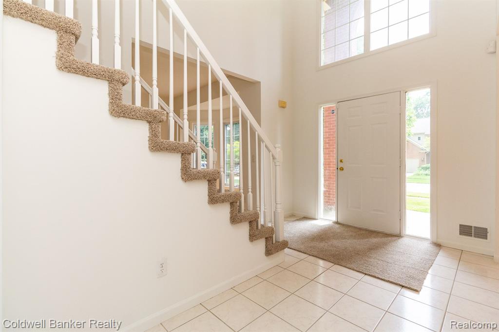 3870 Beechcrest Road Rochester Hills, MI 48309 - Photo 5 of 47