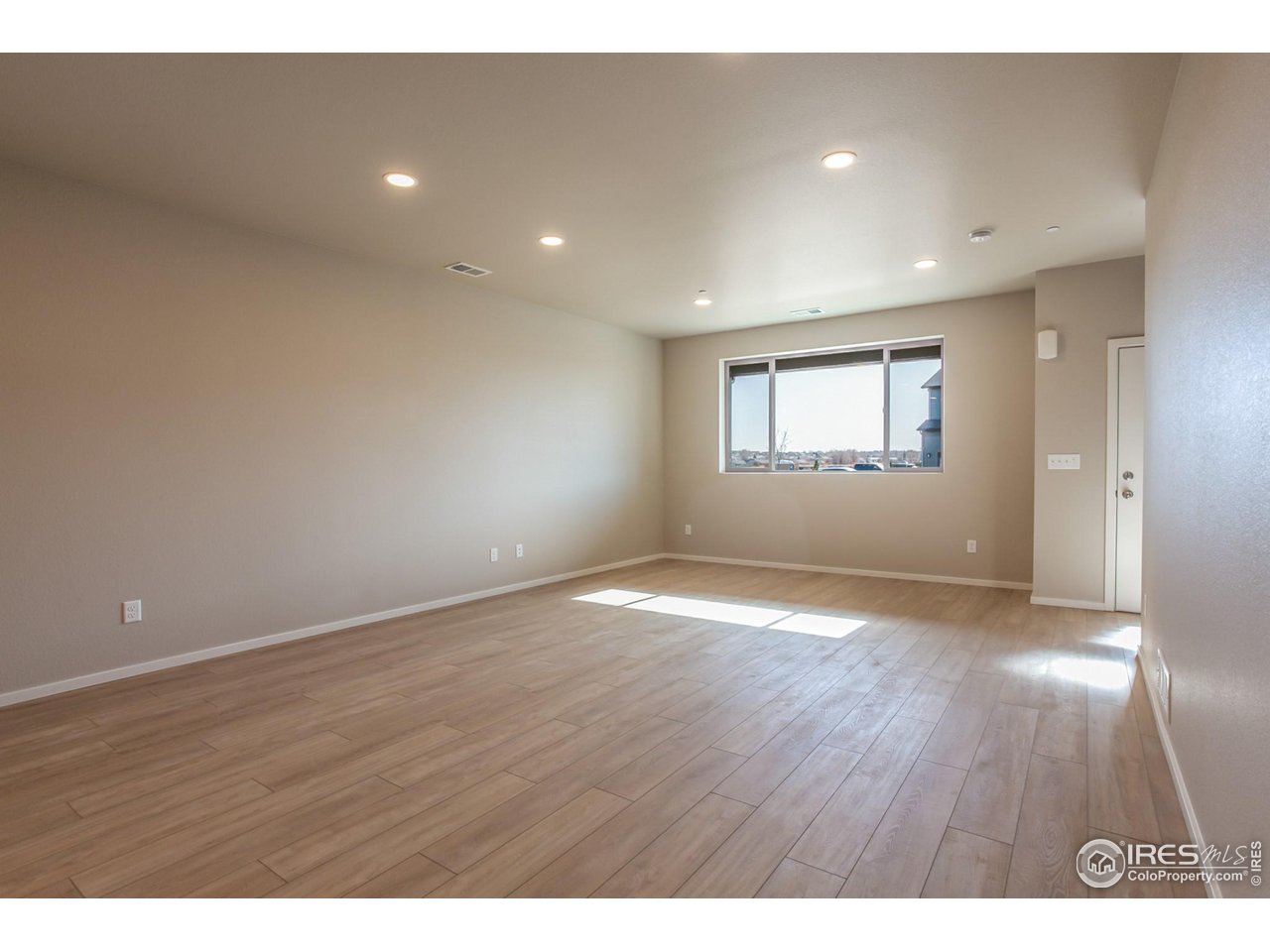 6827 4th St Road, Unit 5 Greeley, CO 80634 - Photo 4 of 34 EXMPLE PHOTO: DINING AND LIVING ROOM