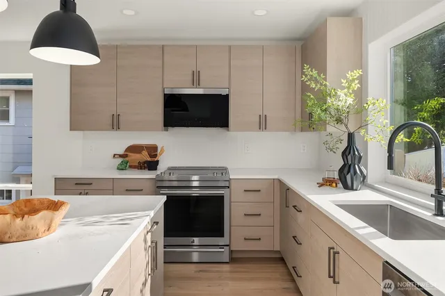 $797,950 | 333 Northwest 47th Street, Unit C, Seattle, WA 98107