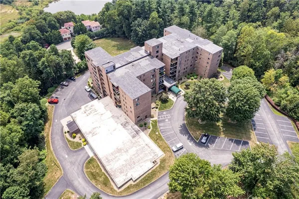$252,500 | 3 Alta Vita Drive, Unit 403, Greensburg, PA 15601